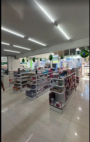 Corredor interno com produtos